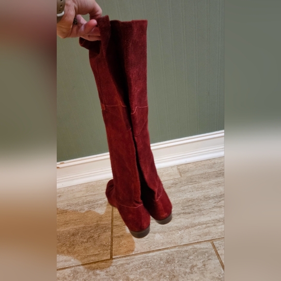 Vintage NINE WEST Suede Knee High Low Heel Boots In Burgundy Red. Size 7 - Picture 11 of 16